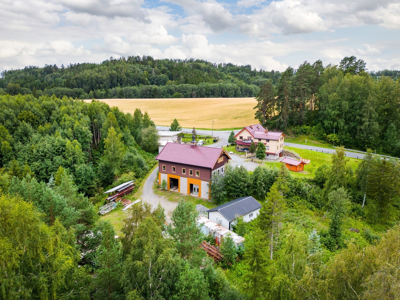 Det er god plass på baksiden av låven til lagring Galleribilde