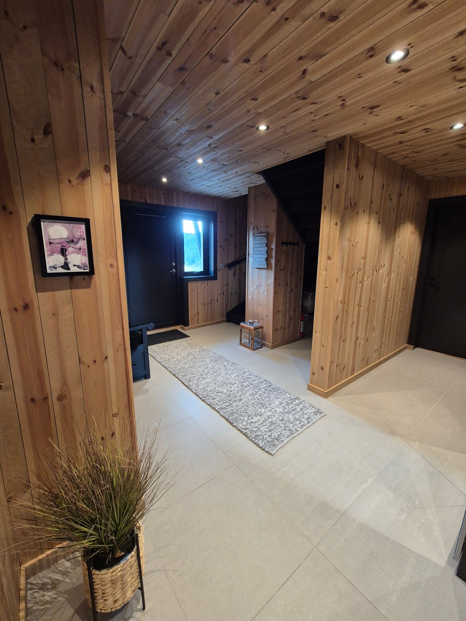 Fra entre og inn til stor bod. Galleribilde