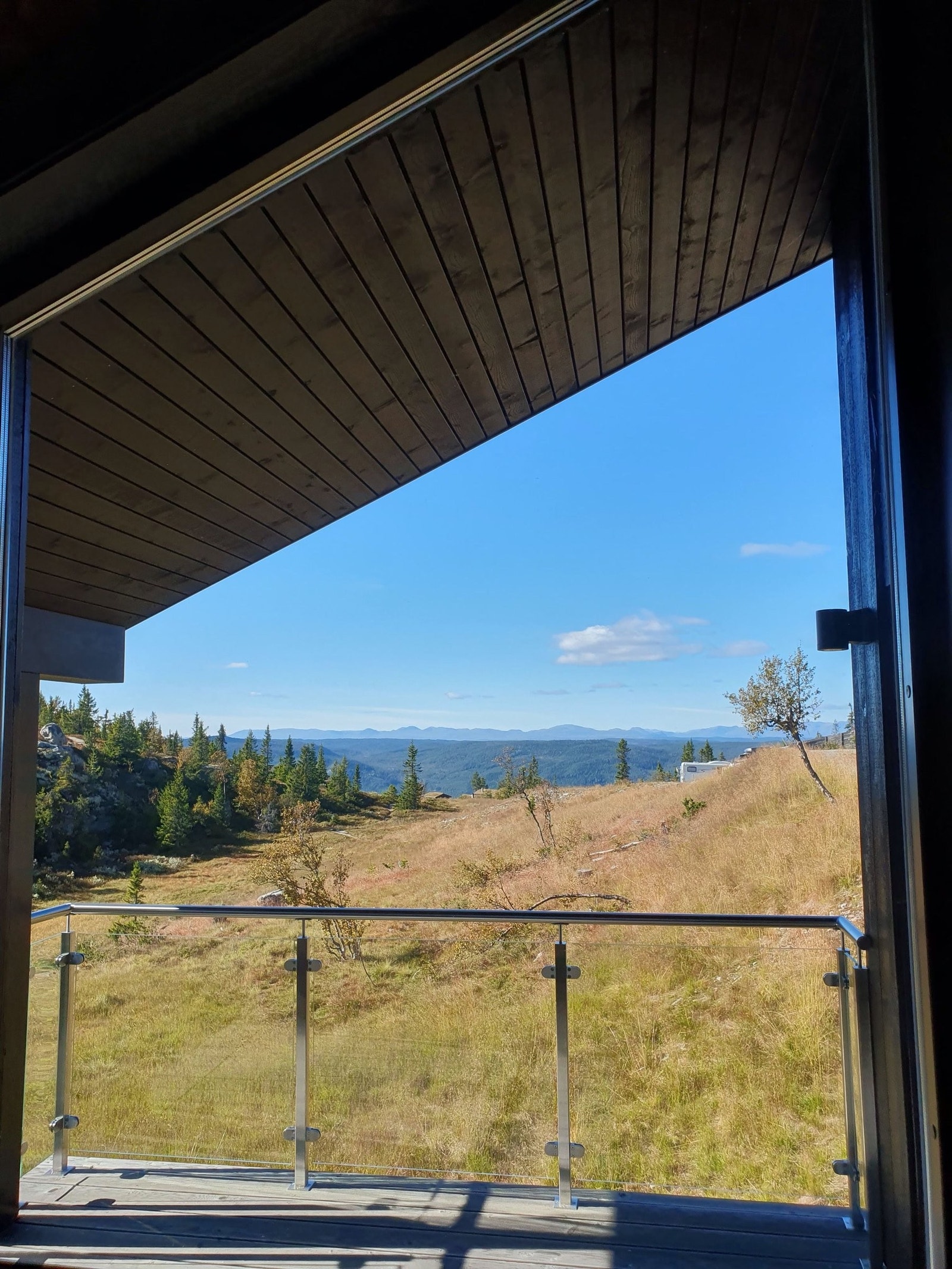 Utsikt fra stuevinduet og terrassen i 2.etg. Galleribilde