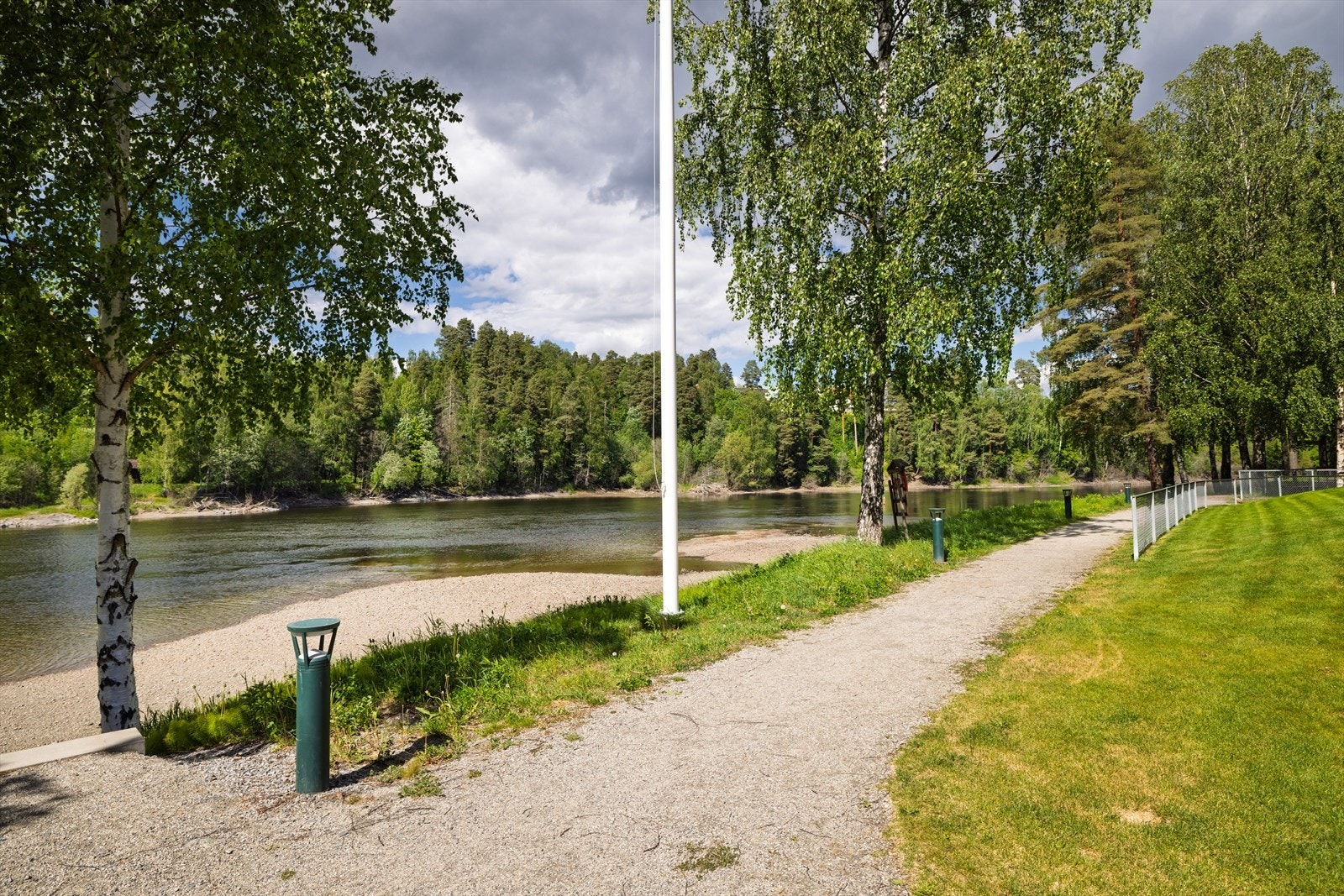 Etablert en fin passasje ned til vannet. Galleribilde