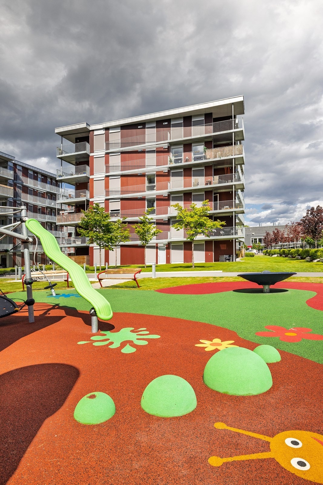 Flott lekeplass på sameiets tomt. Galleribilde