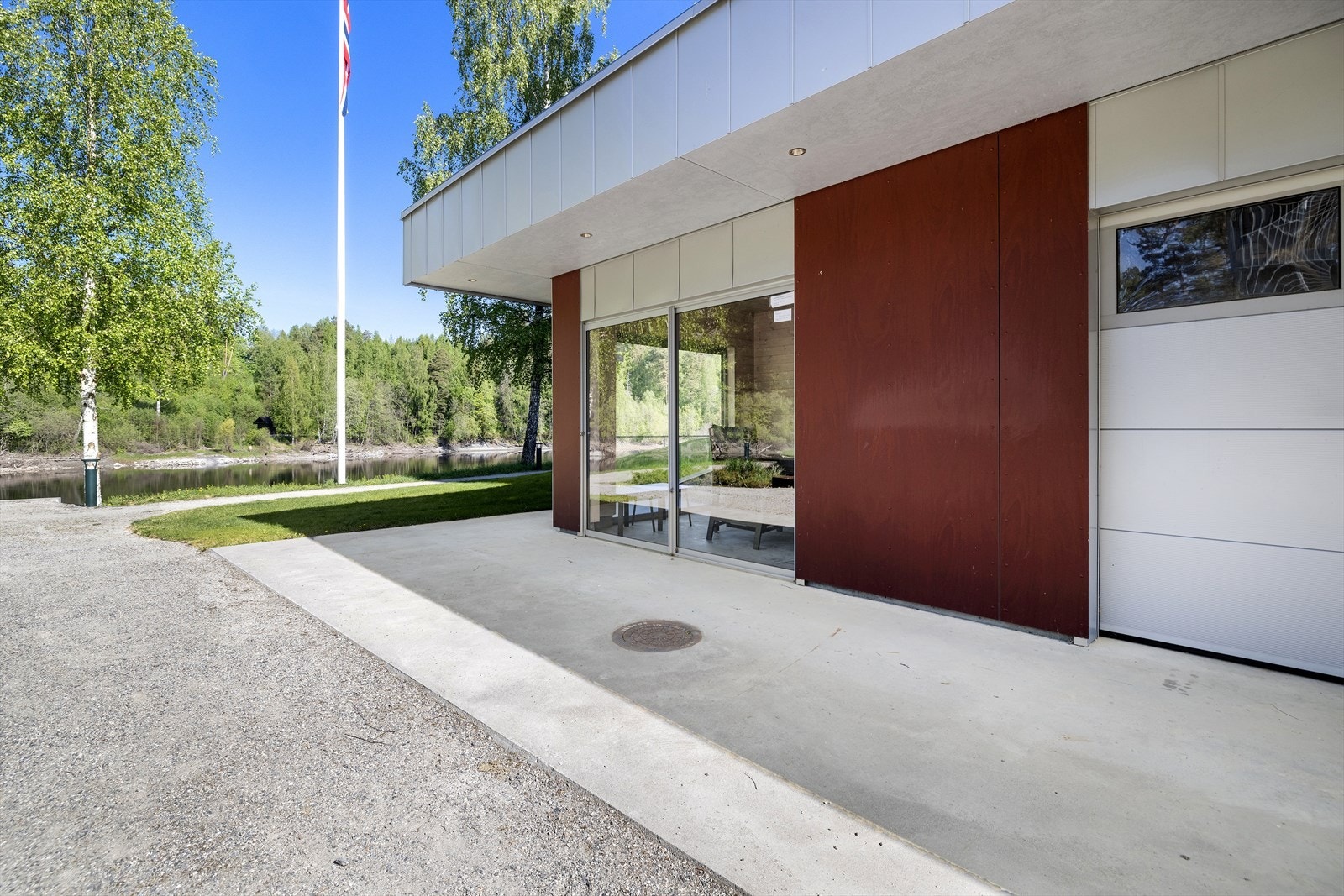 Felles for sameiet: Hobbybod: låne SUP-brett, kajakker, grill, utemøblement etc. Galleribilde