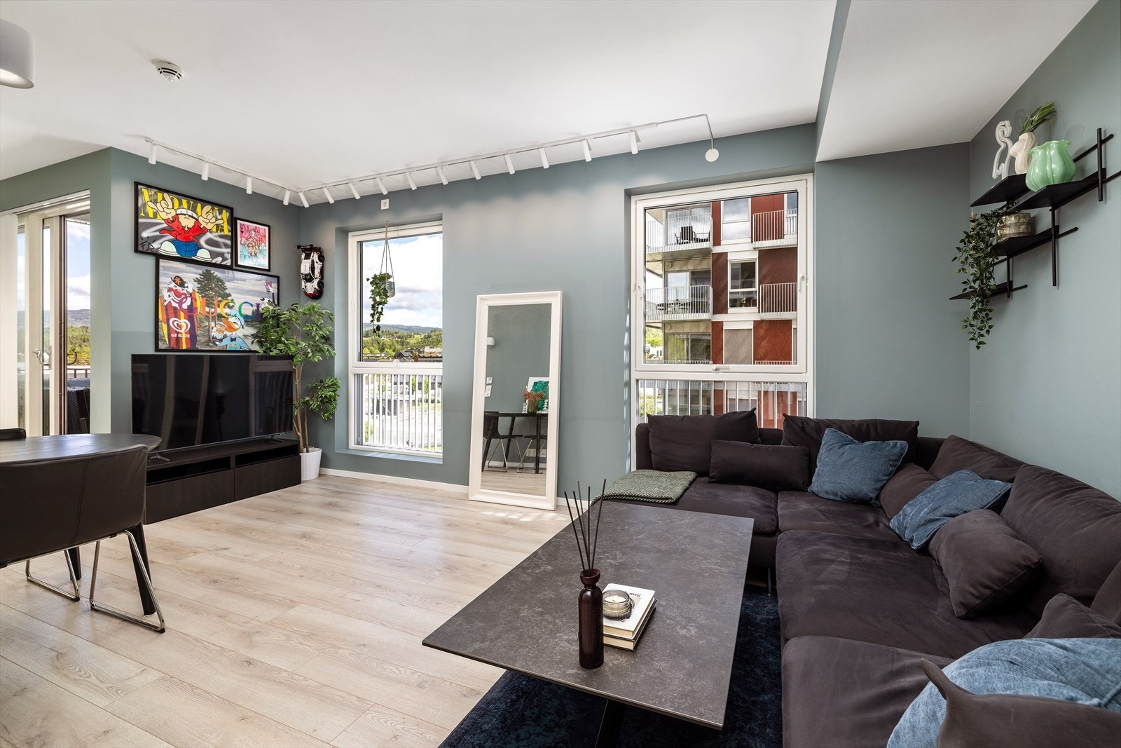 Leiligheten er på 45m² og har en god planløsning med gode møbleringsmuligheter Galleribilde