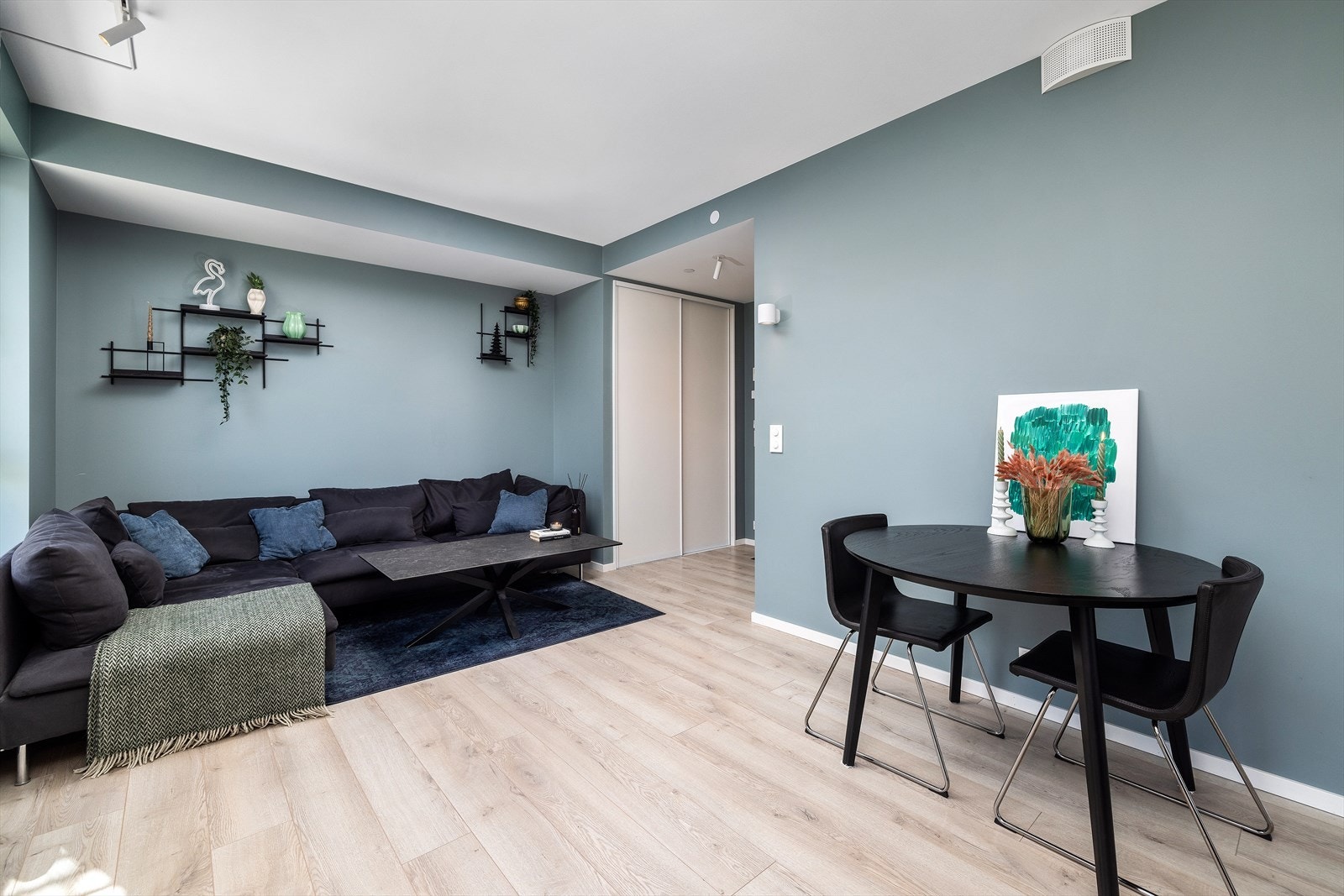 Delikate farger og listefritt Galleribilde