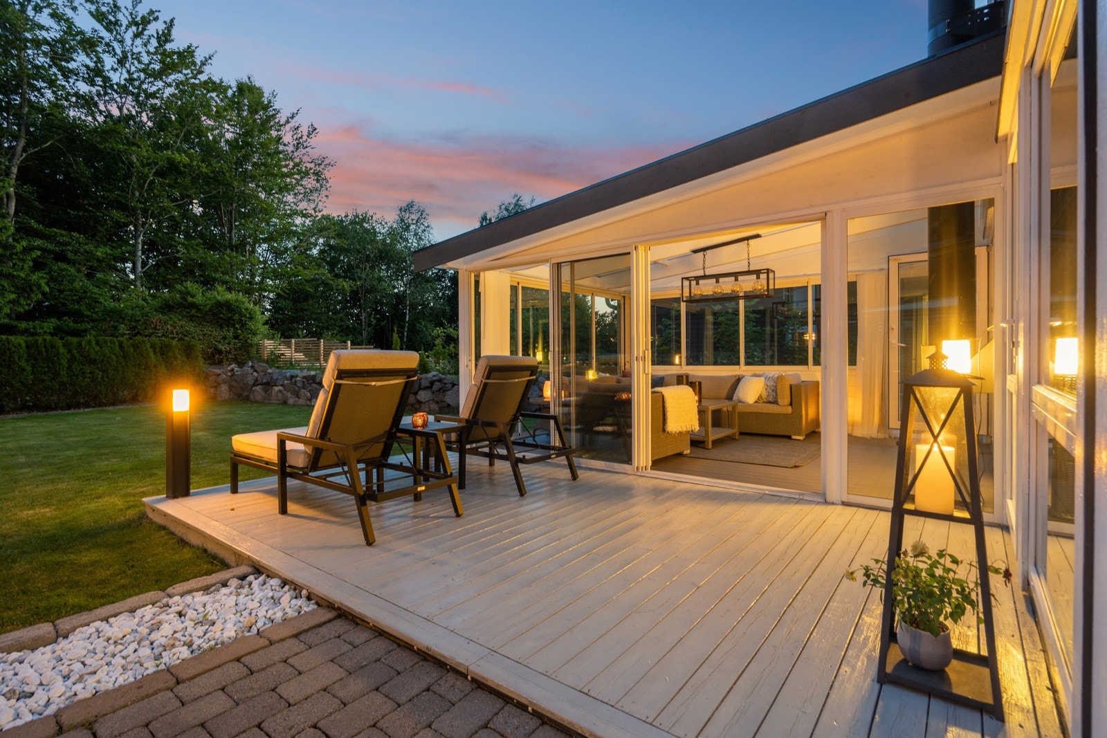 Hagestuen fra 2019 er fra Grønt Fokus har direkte inngang fra hovedstuen, er innredet med energiglass og kanalplasttak. Galleribilde