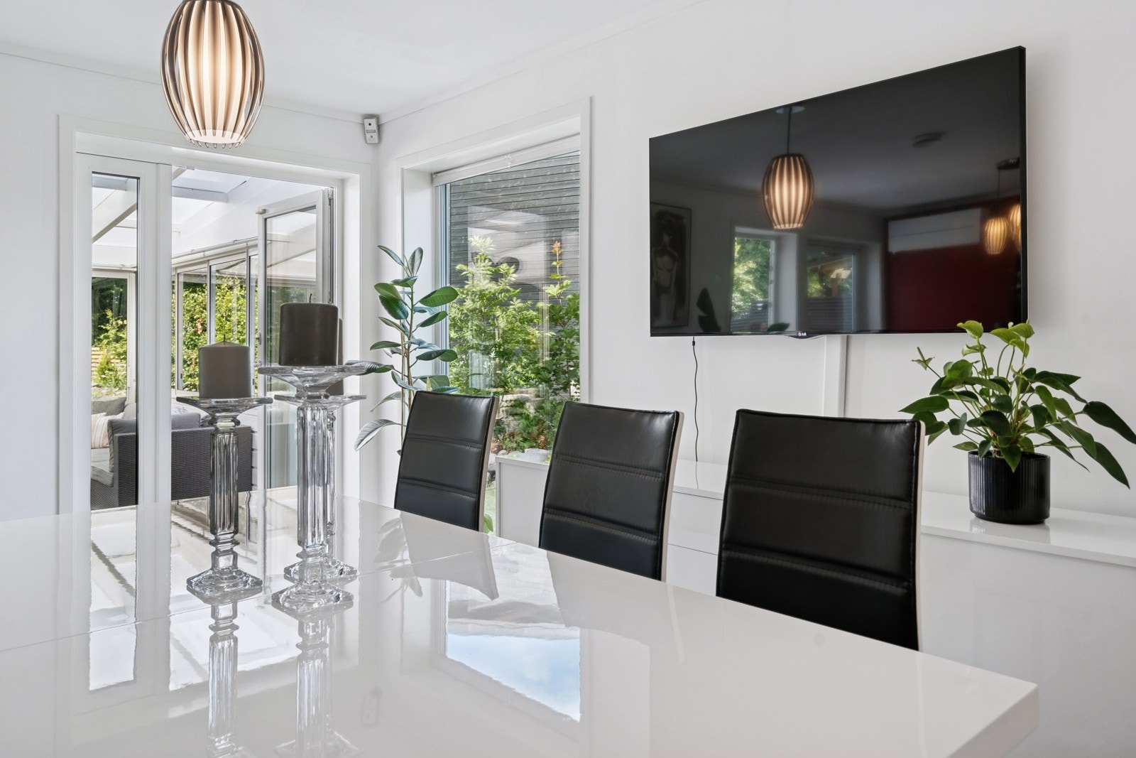 Den andre inn til den flotte hagestuen. Galleribilde