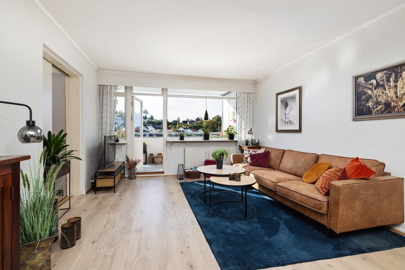 Fra stuen er det utgang til balkong. Normann Foto As v/Morten Norman Larsen. Galleribilde