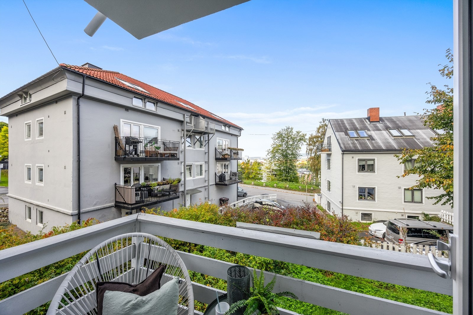 Den nordvestvendte plasseringen gir gode lysforhold på ettermiddagen. Galleribilde