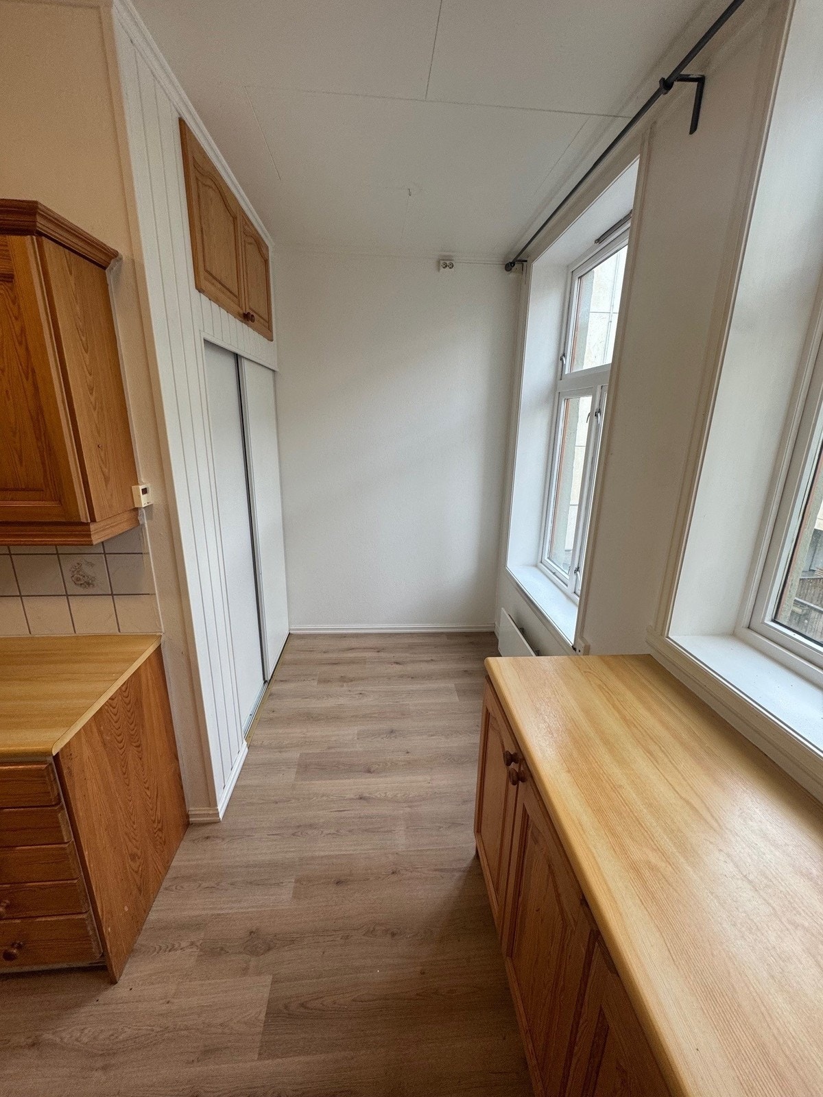 Spiseplass på kjøkken. Galleribilde