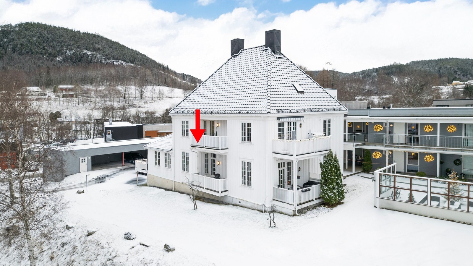 Fasade, med Karlslyst og Høybyen i bakgrunn Galleribilde