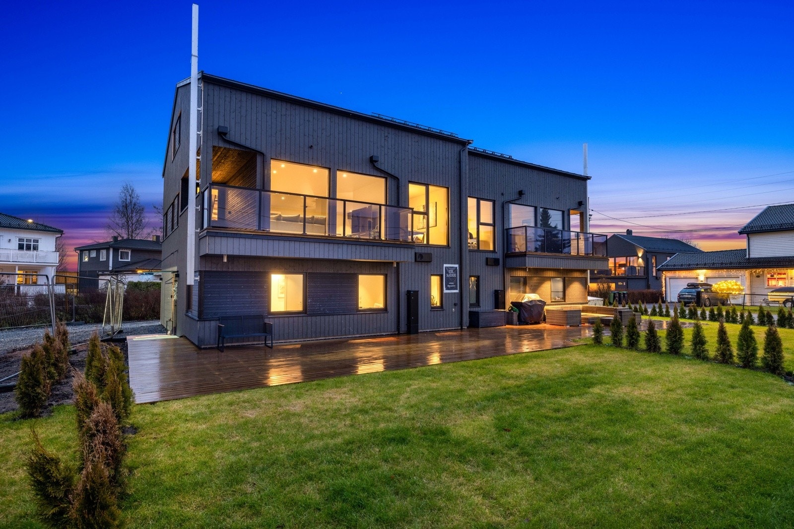 Velkommen til en splitter ny og lekker bolig på Vigernes. Her får du familiebolig i toppmoderne standard, med solrik tomt og garasje. Galleribilde