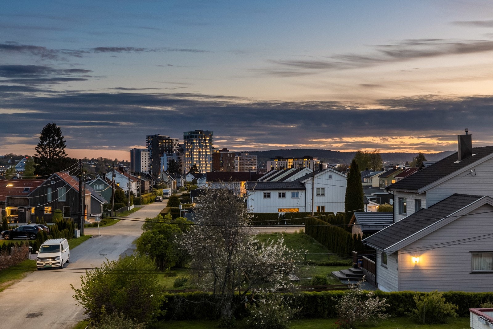 Boligen har ettertraktet beliggenhet i Eidsvoldsgata, med flott utsikt mot Lillestrøm sentrum. Galleribilde