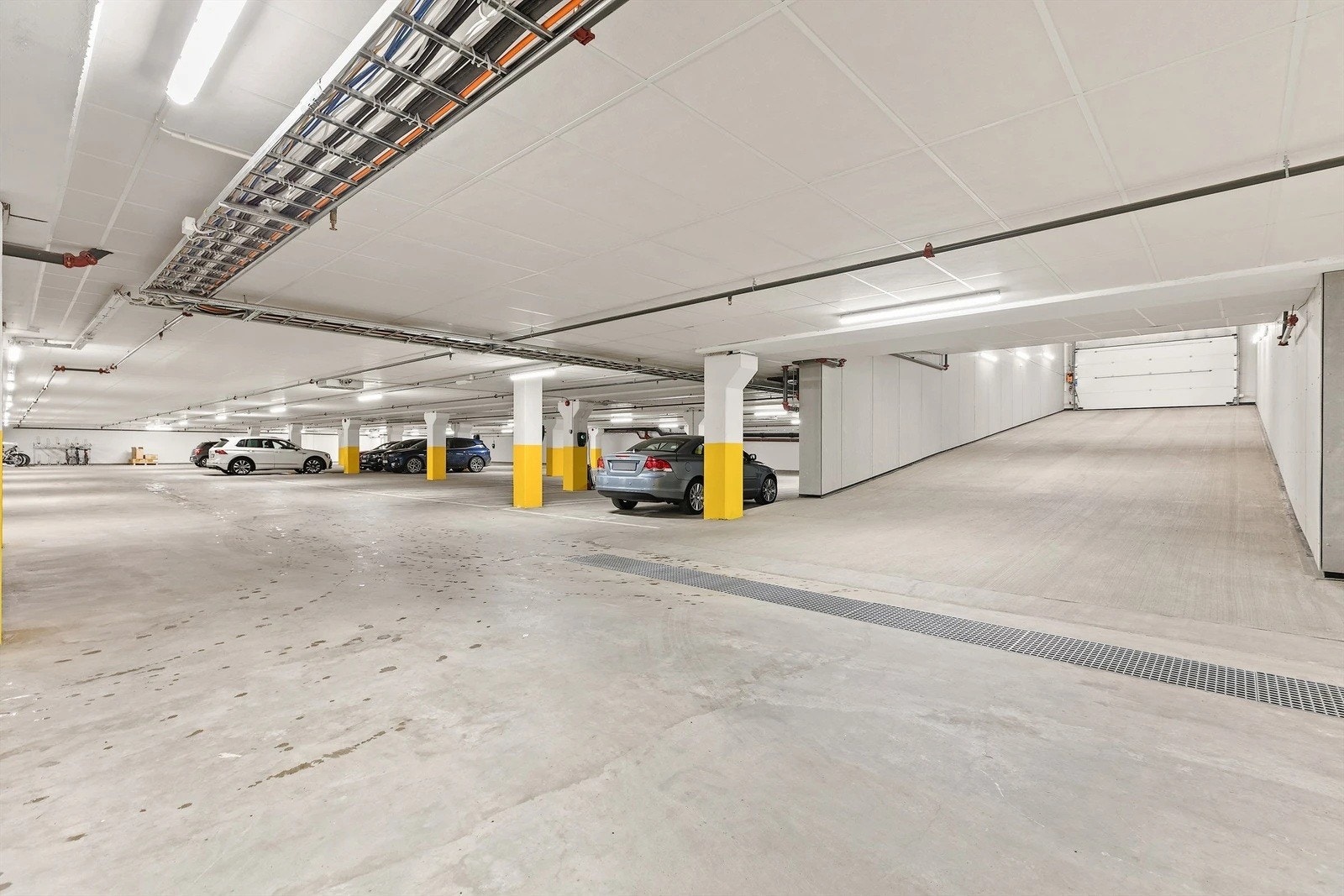 Garasjeplass i oppvarmet garasjeanlegg Galleribilde