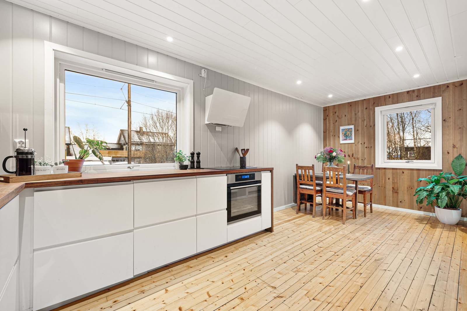 Med romslige 18 kvm er det god plass til en større spisestue. Galleribilde