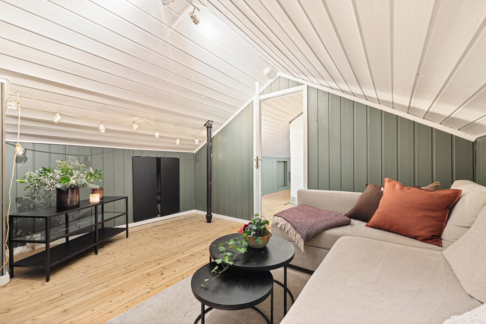 Lagring i kneloft. Galleribilde