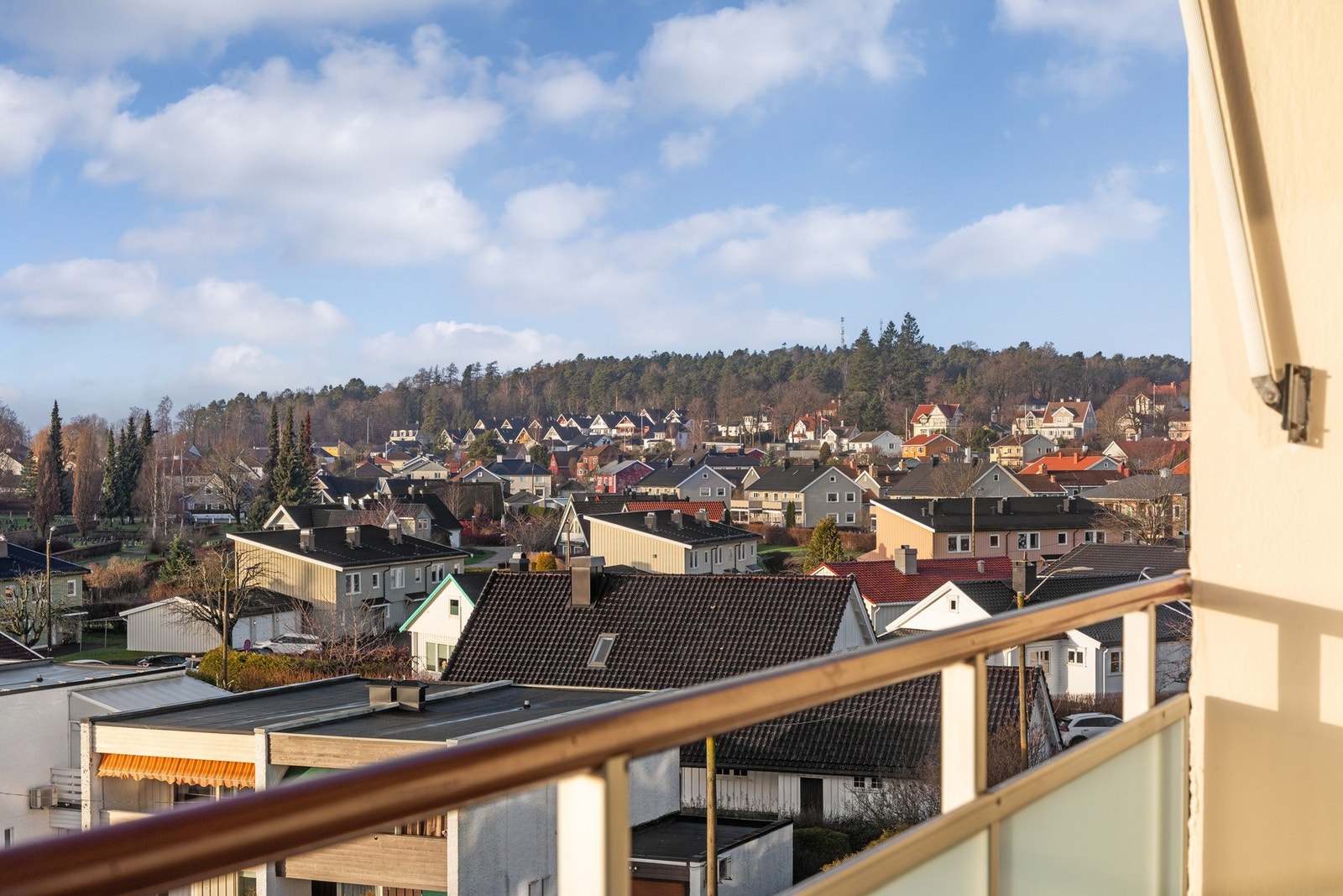 Området har nærhet til skoler, barnehager, offentlig kommunikasjon, Kilen handelspark, samt et godt utvalg av butikker i og rundt Heimdal/Trudvang. Galleribilde