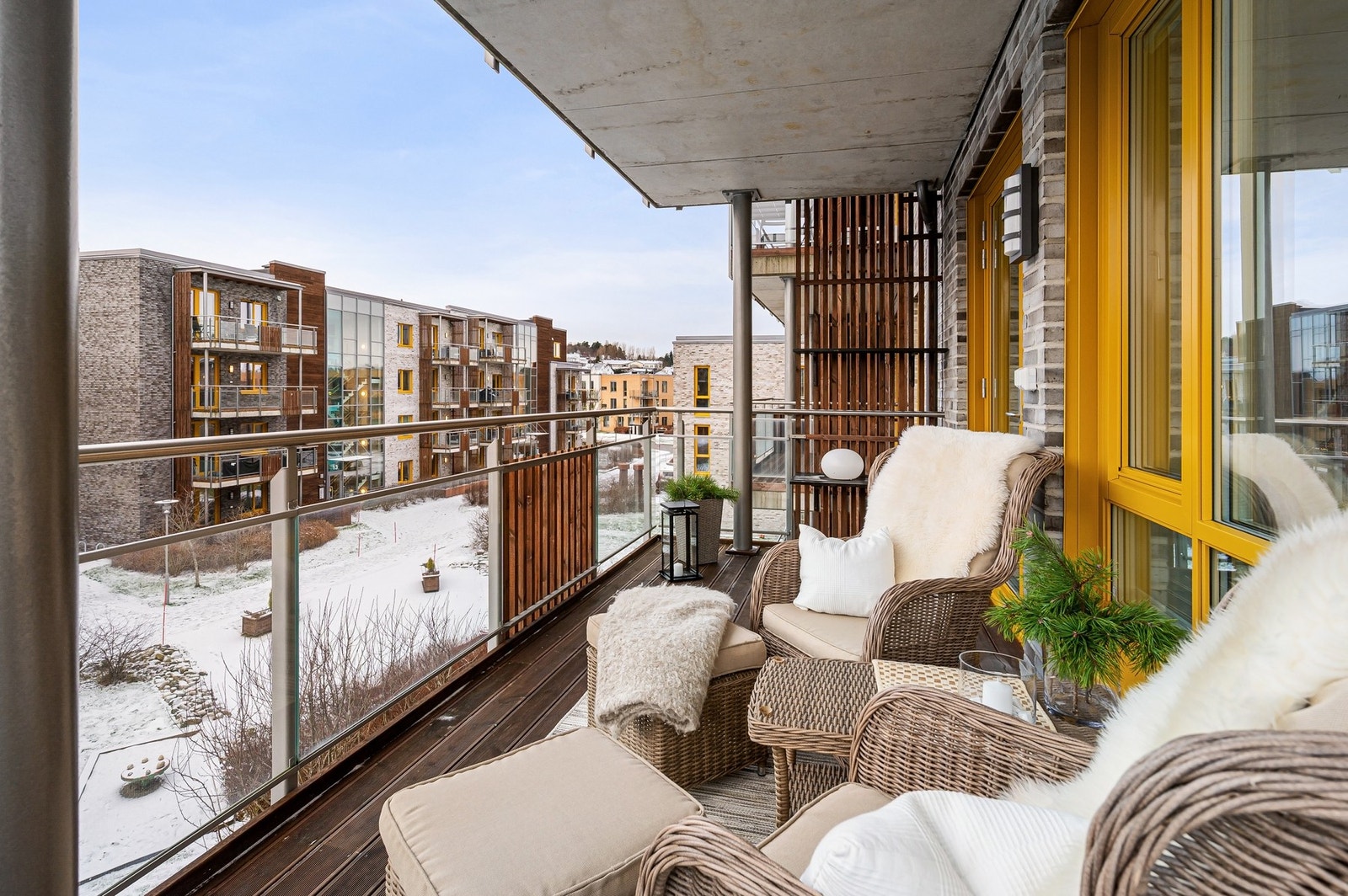 Godt med plass til utemøblement, grill mm. Galleribilde