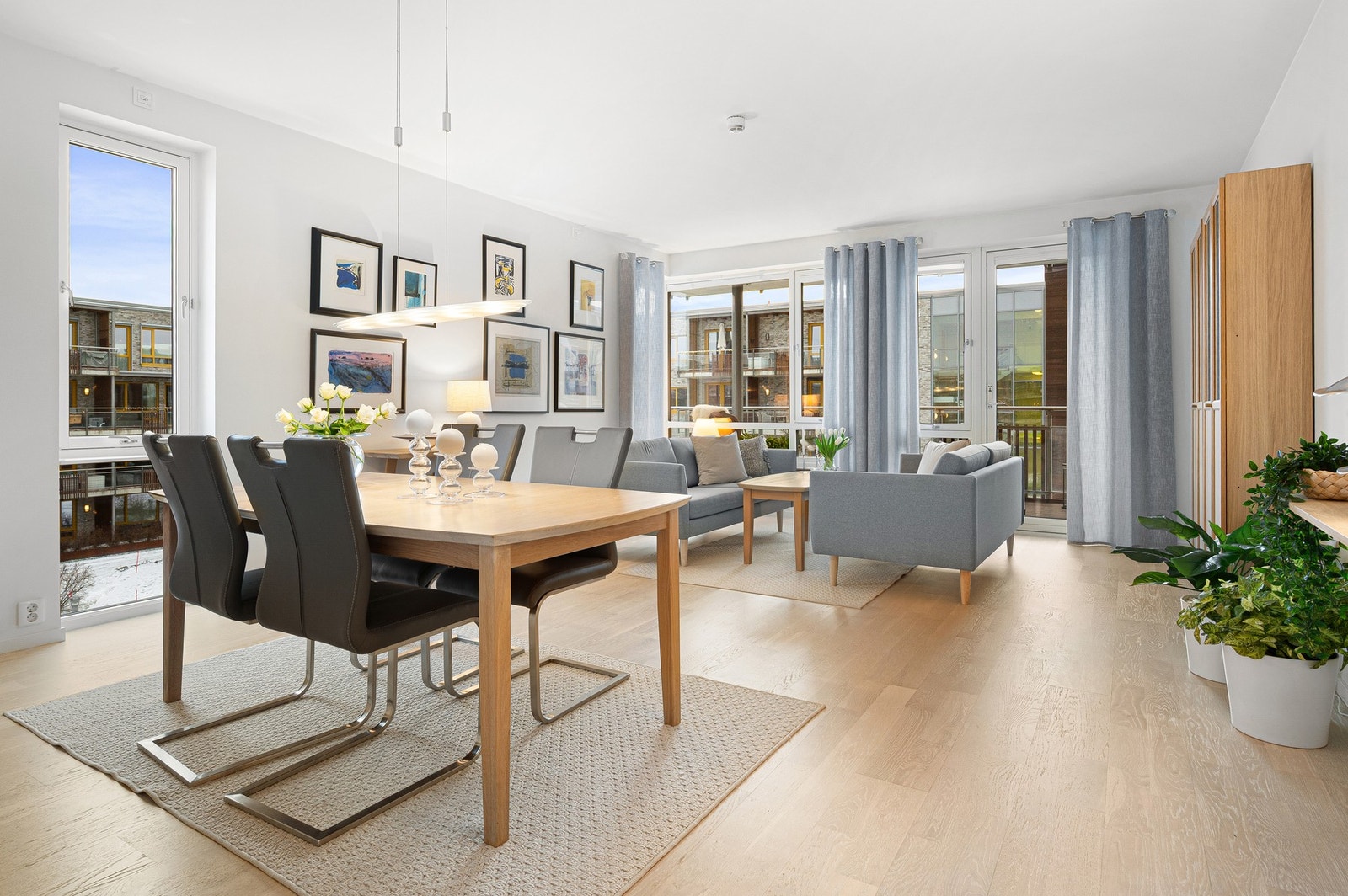 EiendomsMegler 1 v/Marius Aune Olsen har gleden av å presentere en særdeles flott og gjennomført 3-roms hjørneleilighet med attraktiv beliggenhet i Fjordhagen! Foto: Jens Martin Nervik. Galleribilde