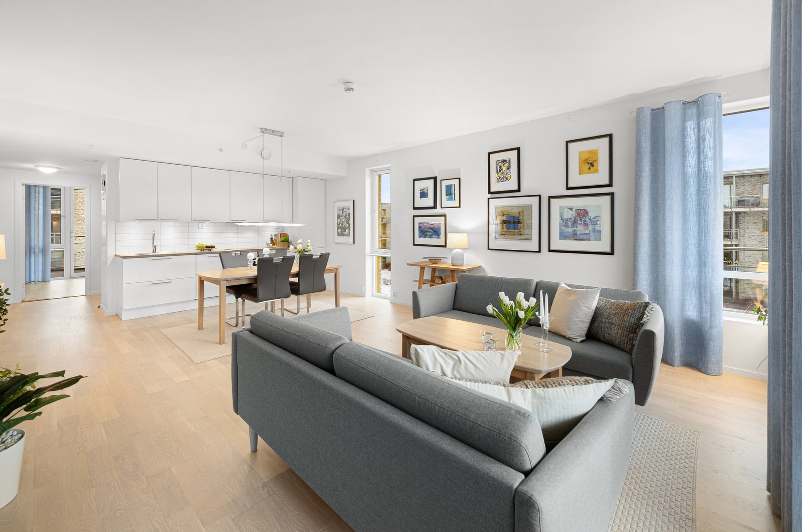 Felleskostnadene er lave og inkluderer fjernvarme, parkering, vedlikeholdssparing mm. Galleribilde