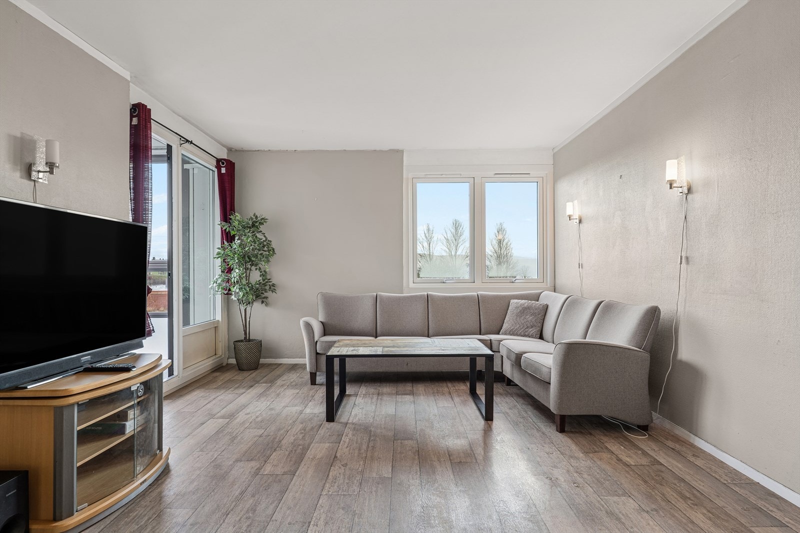 Leiligheten er beliggende i 5. etasje og har en praktisk planløsning og god arealutnyttelse på sine 55 m². Galleribilde