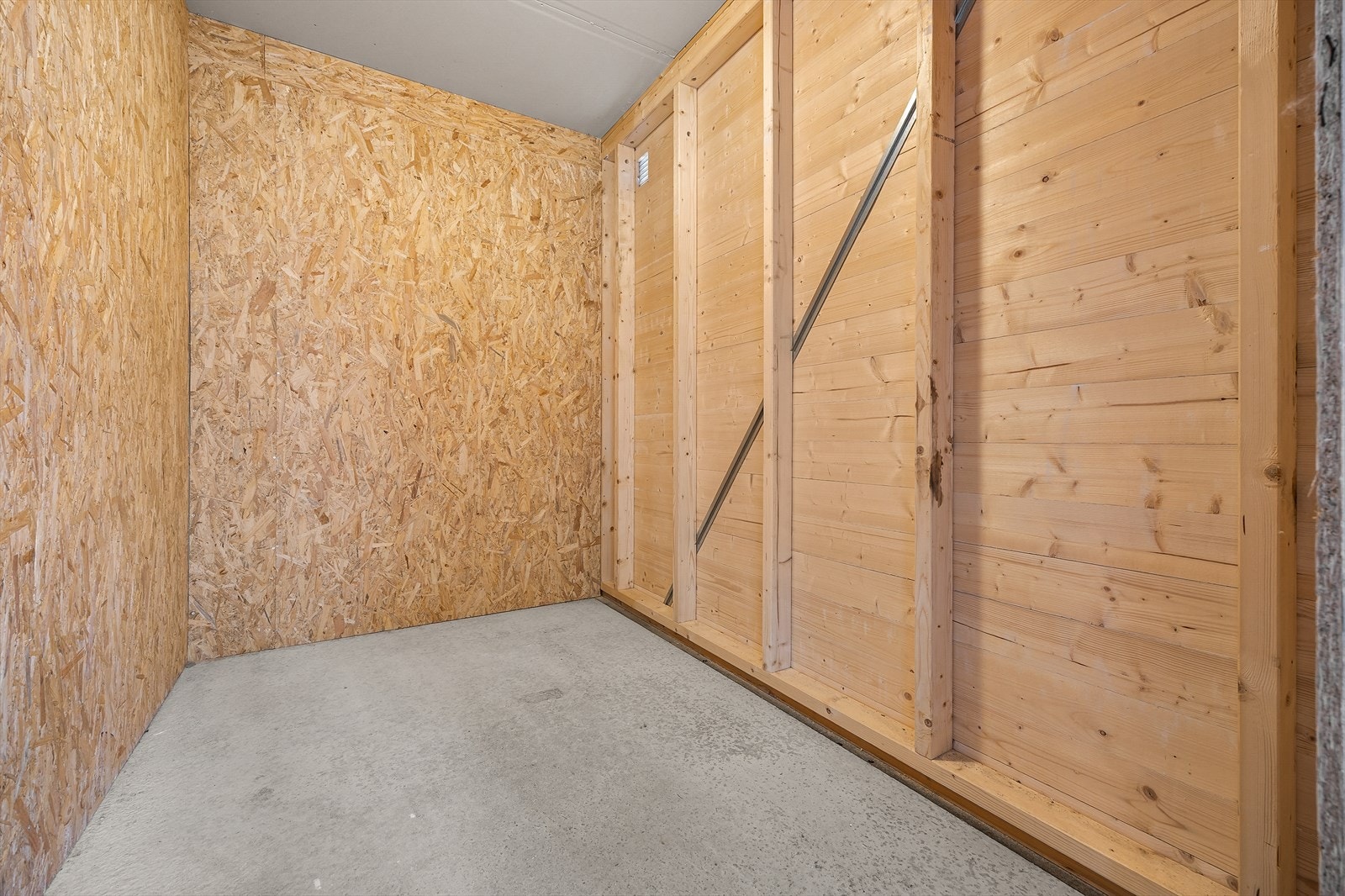 En ekstern sportsbod på 5 m² gir ekstra lagringsplass. Galleribilde