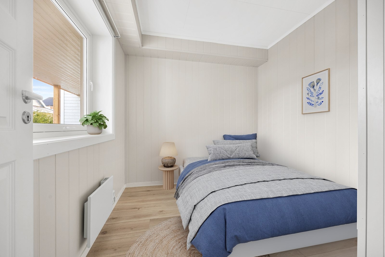 Soverom 2 -her er det lyse, nøytrale overflater som gir et godt utgangspunkt for innredning. Digitalt stylet Galleribilde