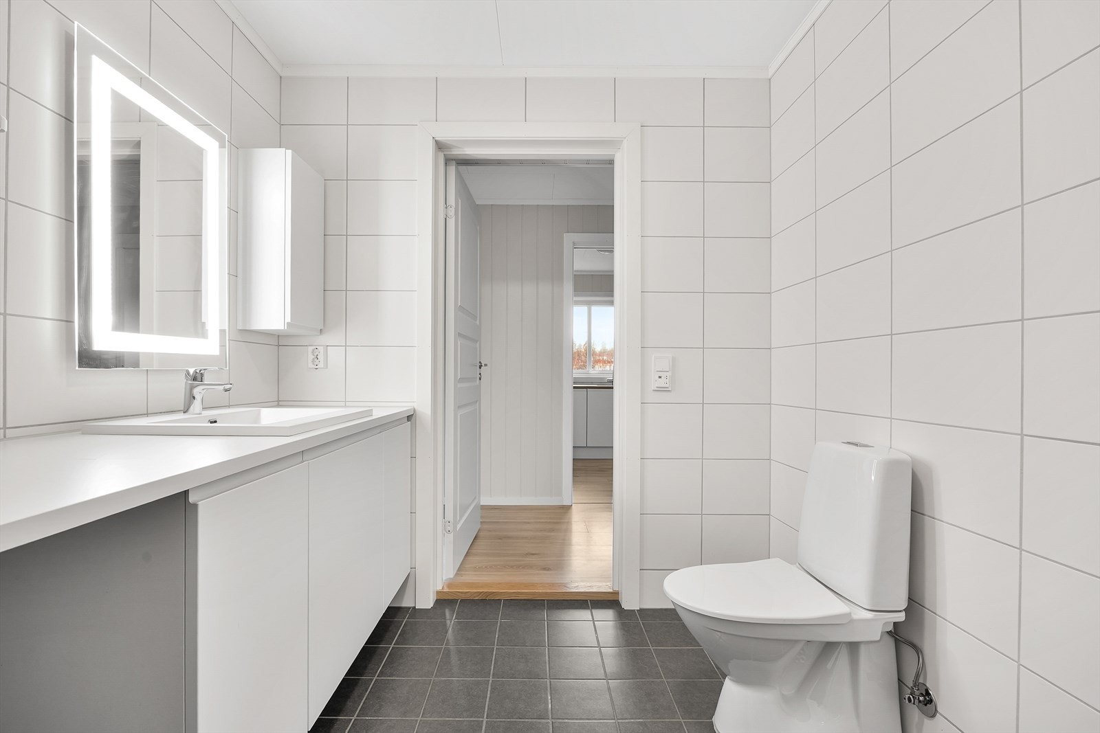 Badet har balansert ventilasjon, som sikrer et godt inneklima. Galleribilde