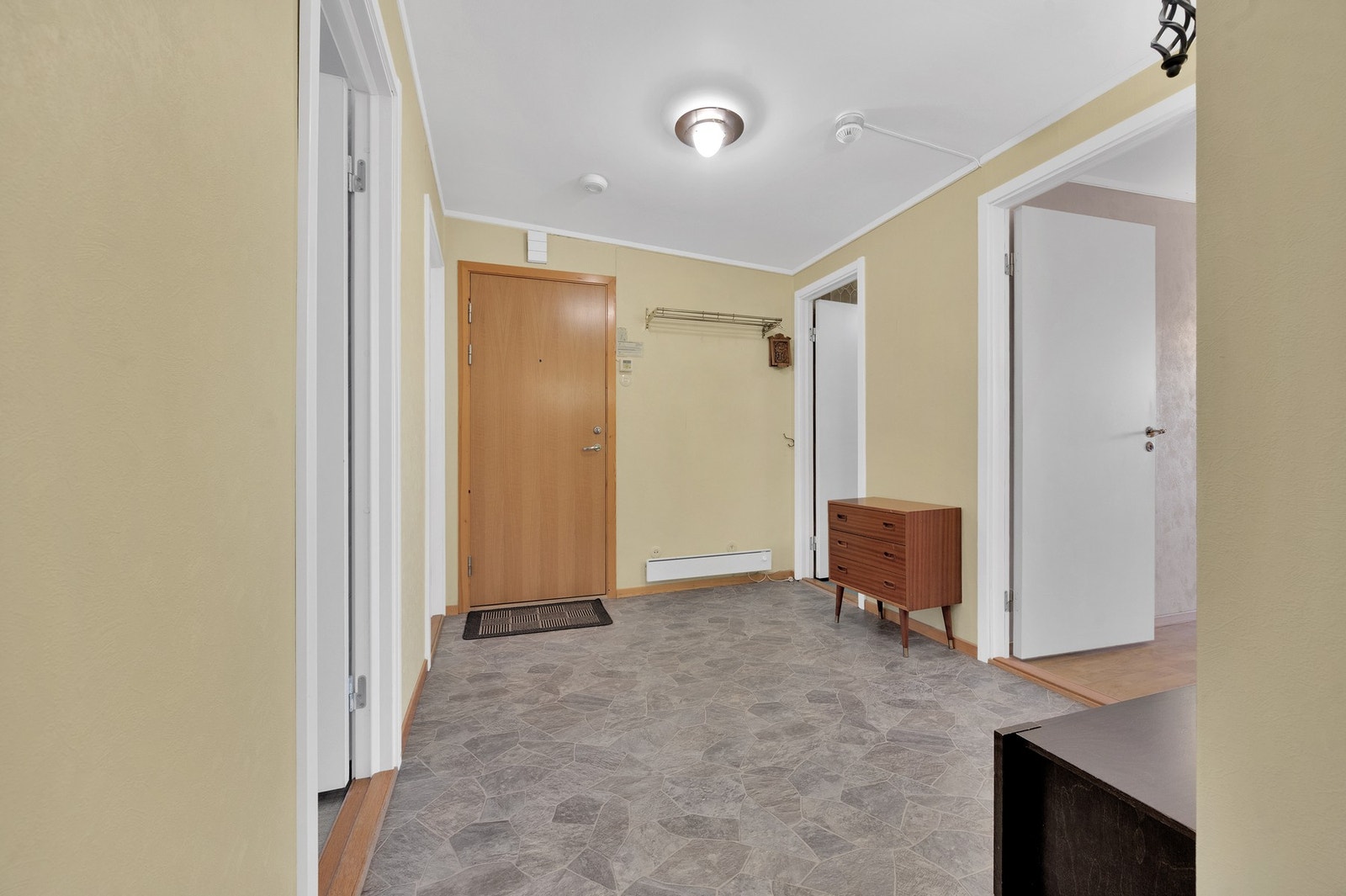 Gang. Det er også en privat bod i kjeller. Galleribilde