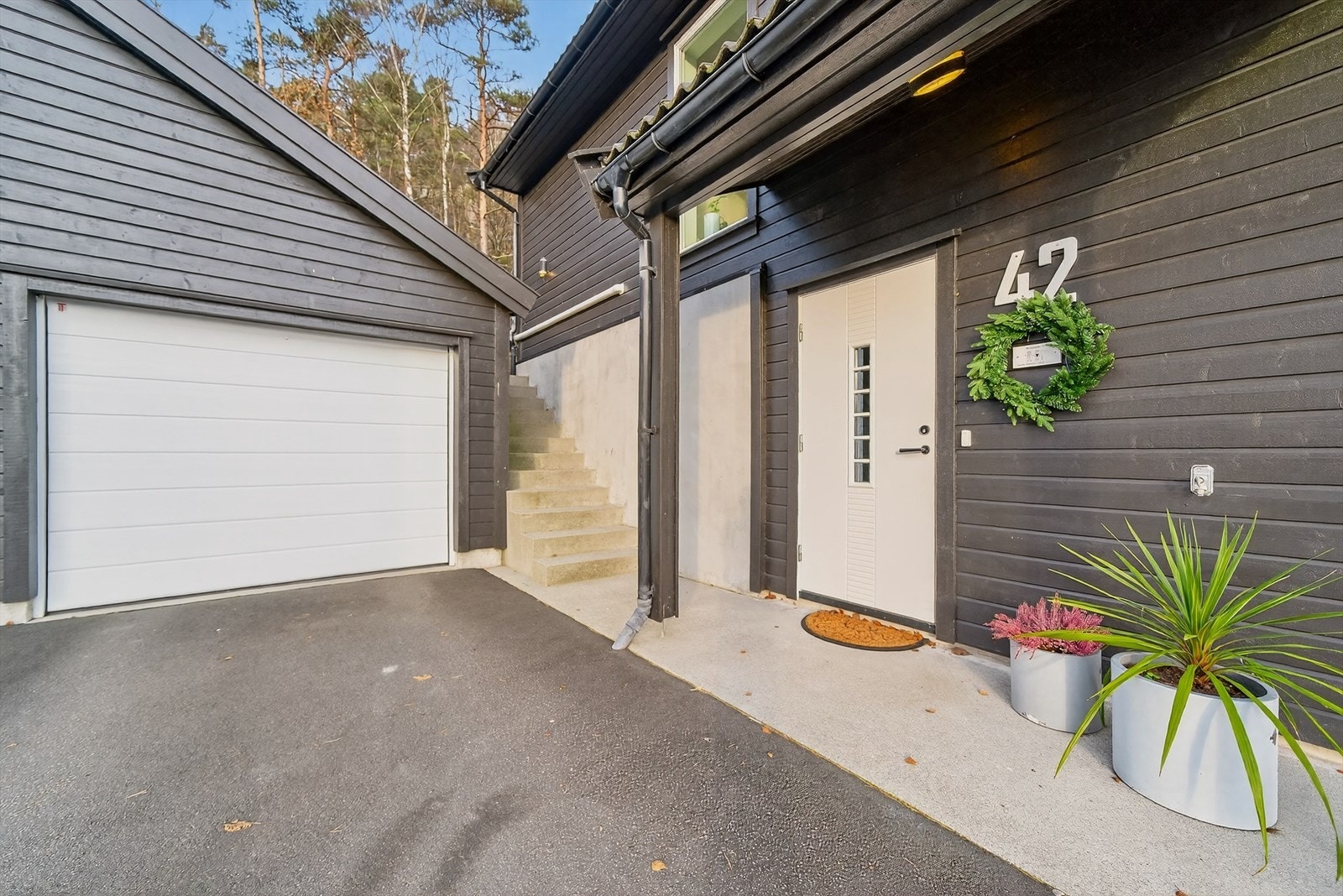 Innbydende og stilrent inngangsparti! Galleribilde