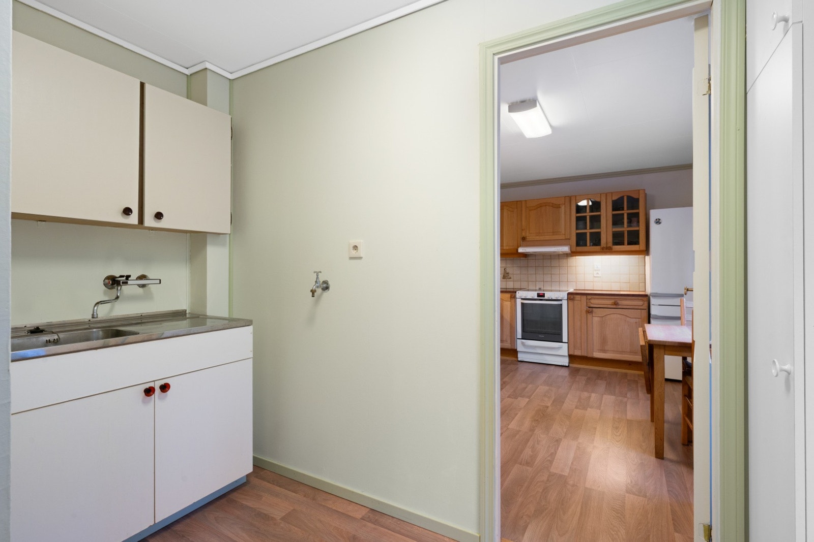 Praktisk grovkjøkken med inngang også fra entre. Galleribilde