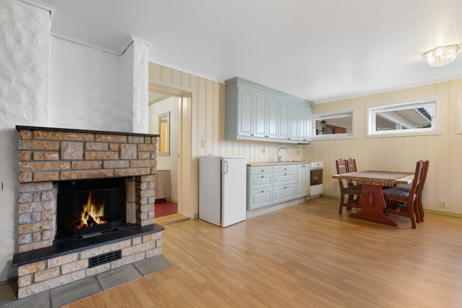 NB! Flammen er illustrert, peisen er koblet fra parafintank. Galleribilde