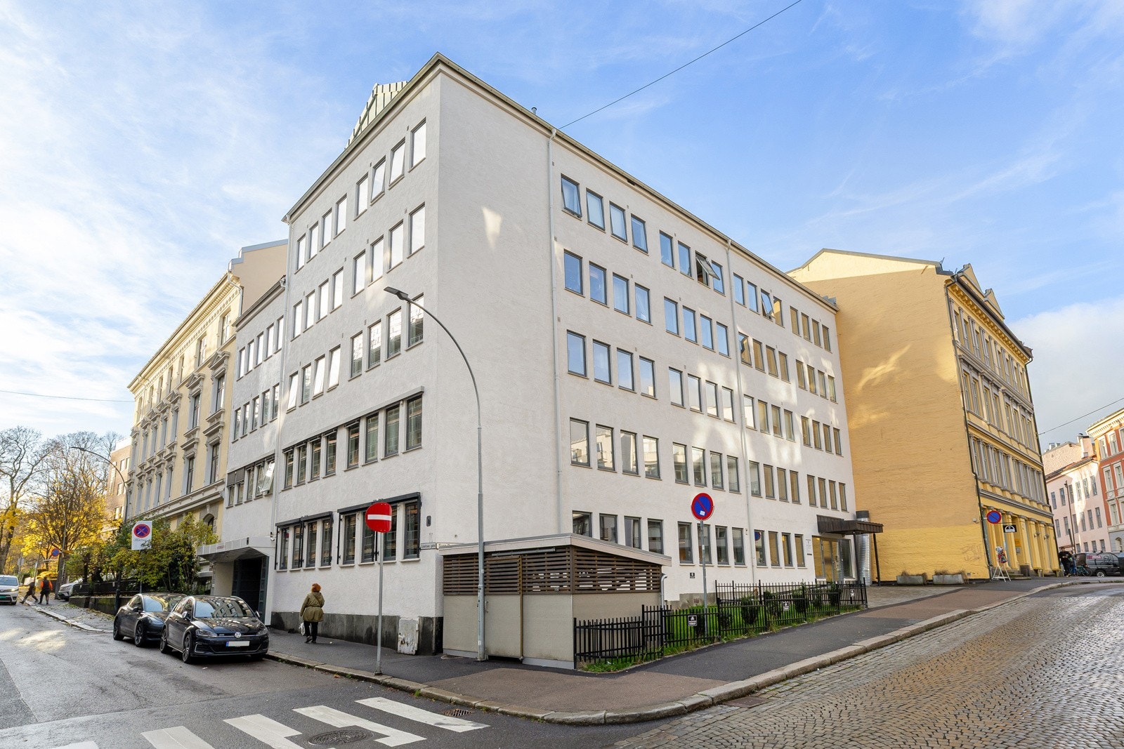 Eiendommen ligger i et urbant, populært og særdeles sentralt boligområde i Homansbyen i Oslo Galleribilde