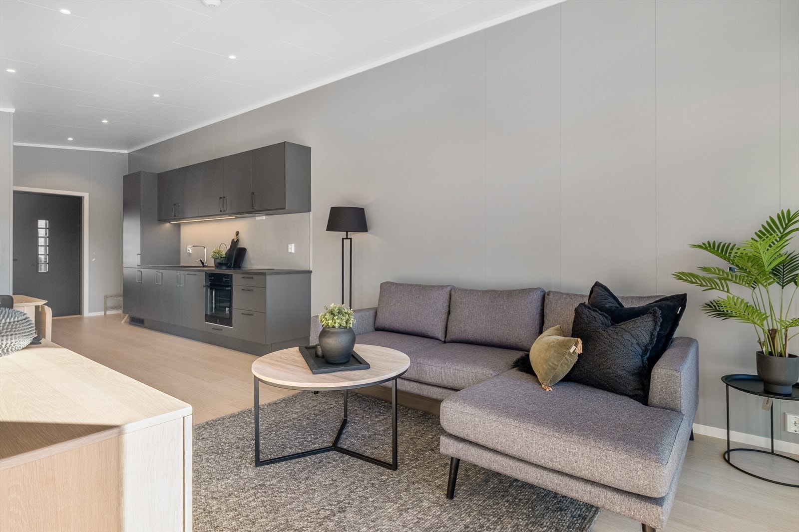 Den åpne stue/ kjøkkenløsningen gir gode møbleringsmuligheter. (Bilde fra 3C). Galleribilde