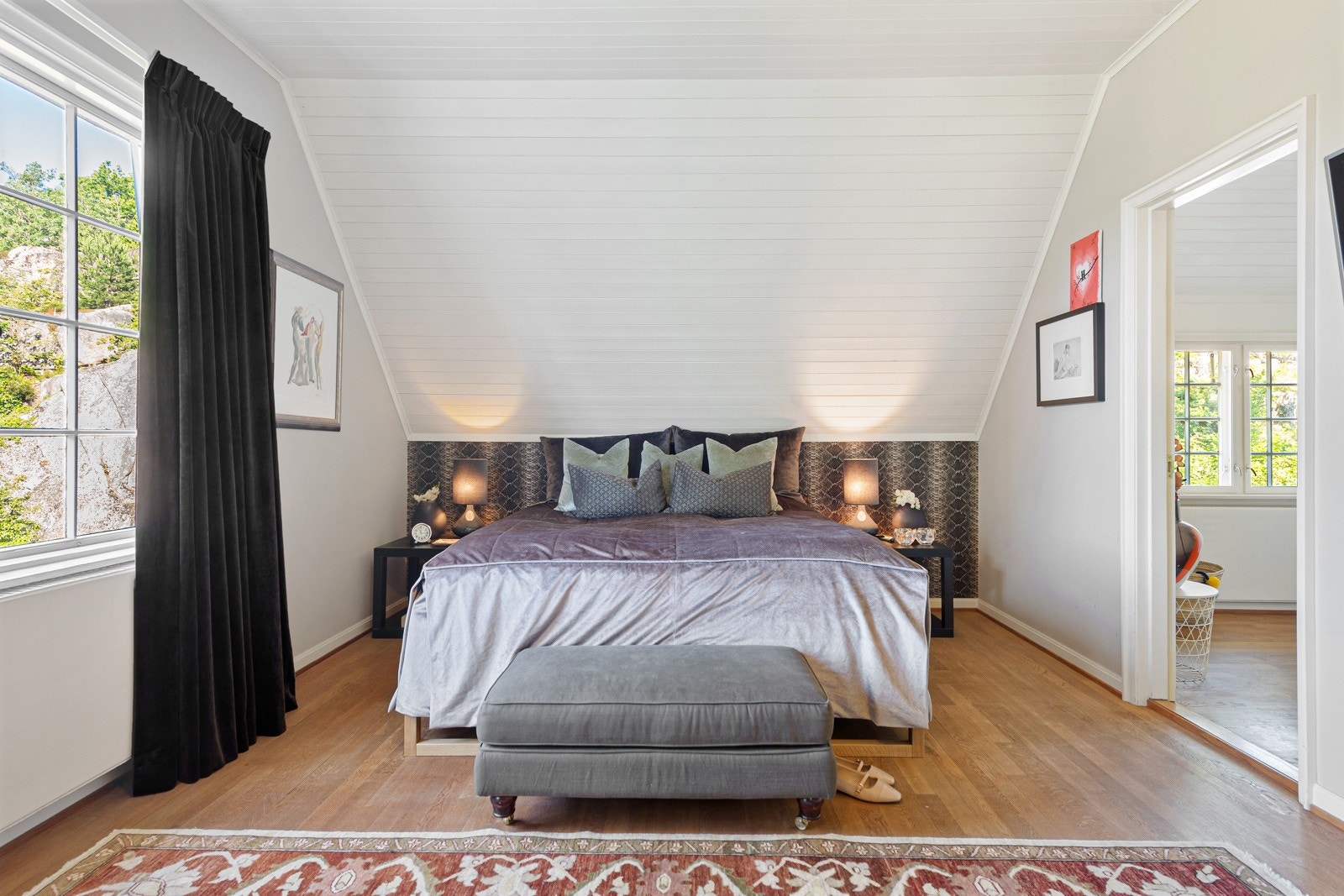 Hovedsoverom har balkong mot vest, walk in og eget bad. Galleribilde