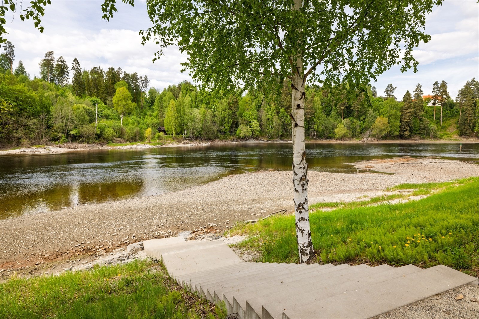 Etablert en fin passasje ned til vannet. Galleribilde