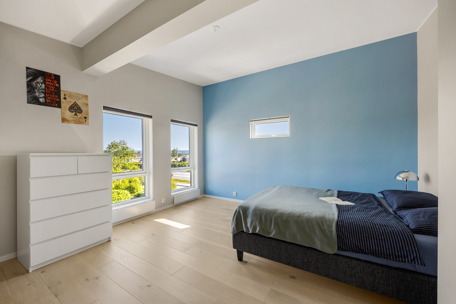 Hovedsoverommet har god plass til dobbeltseng og garderobeløsning. Galleribilde