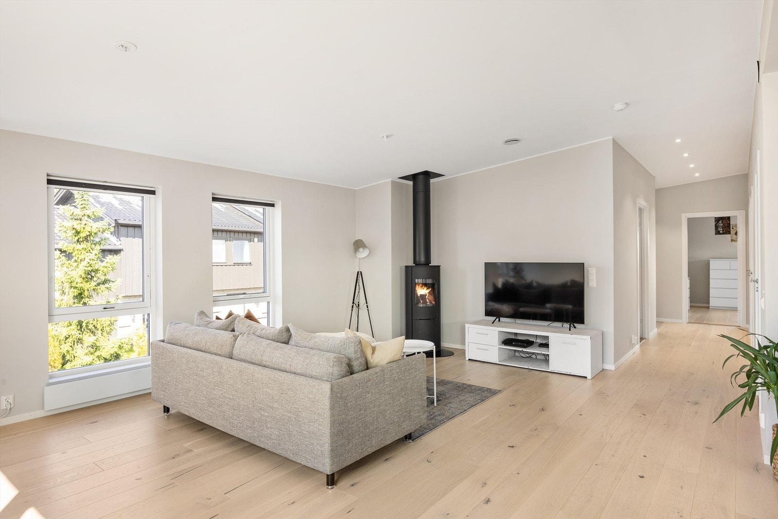 Rommet har gjennomgående god romfølelse og tilgang til alle soverom. Galleribilde