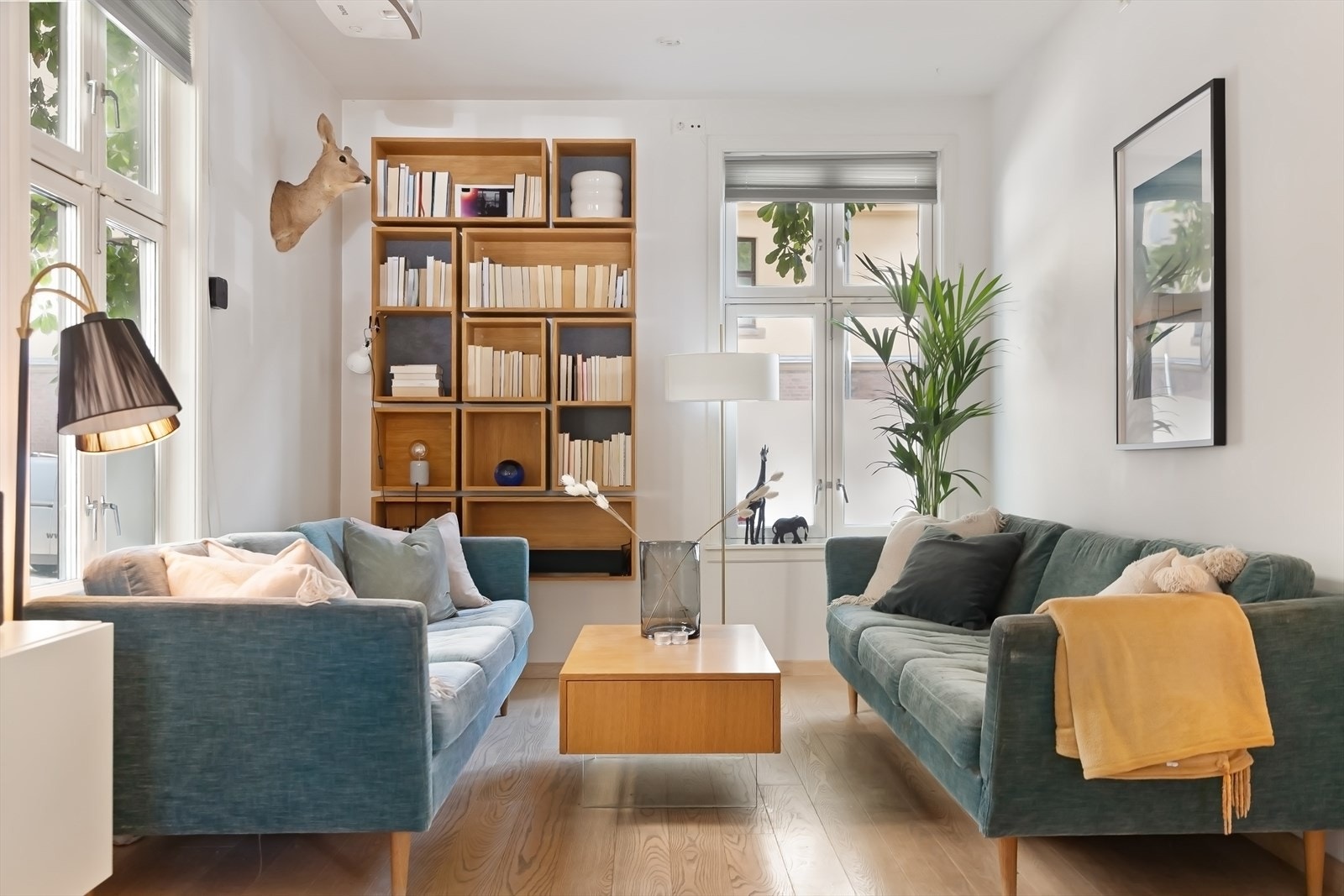 God plass til stor sofagruppe. Galleribilde