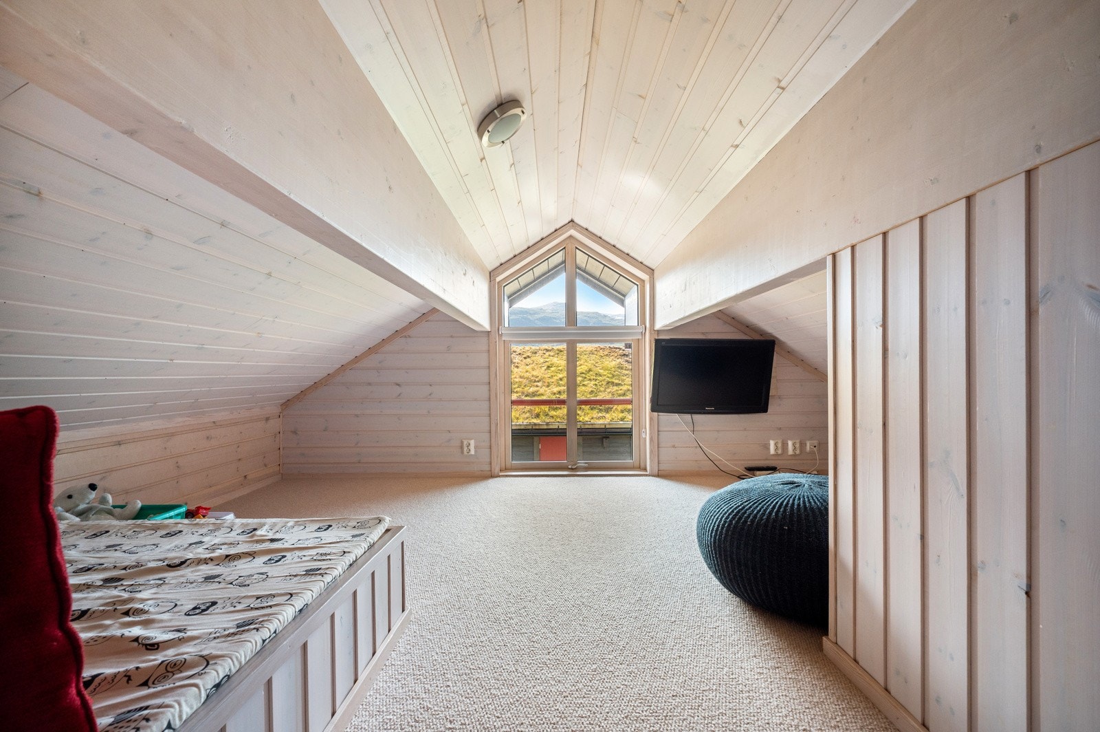 Hemsen har vindu som kan åpnes i begge endene. Galleribilde