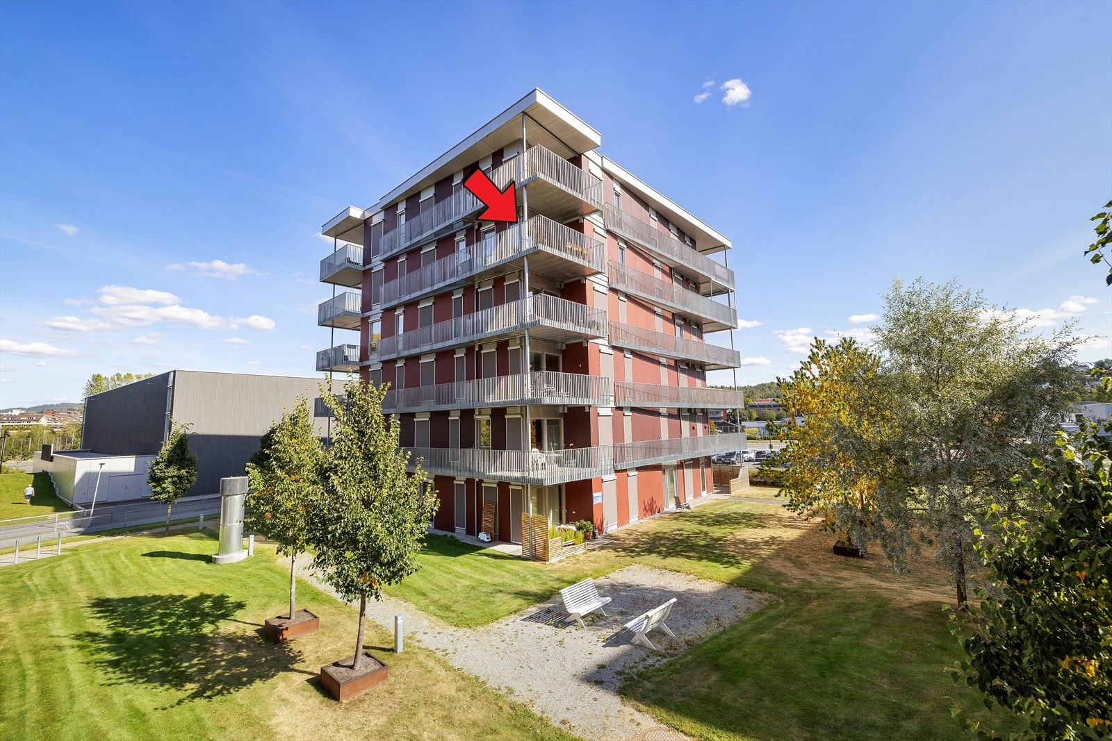 EiendomsMegler 1 v/Carl Erik Qvist ønsker deg velkommen til Benterudstranda 3A! Foto: Normann Foto AS v/Morten Normann Larsen. Galleribilde