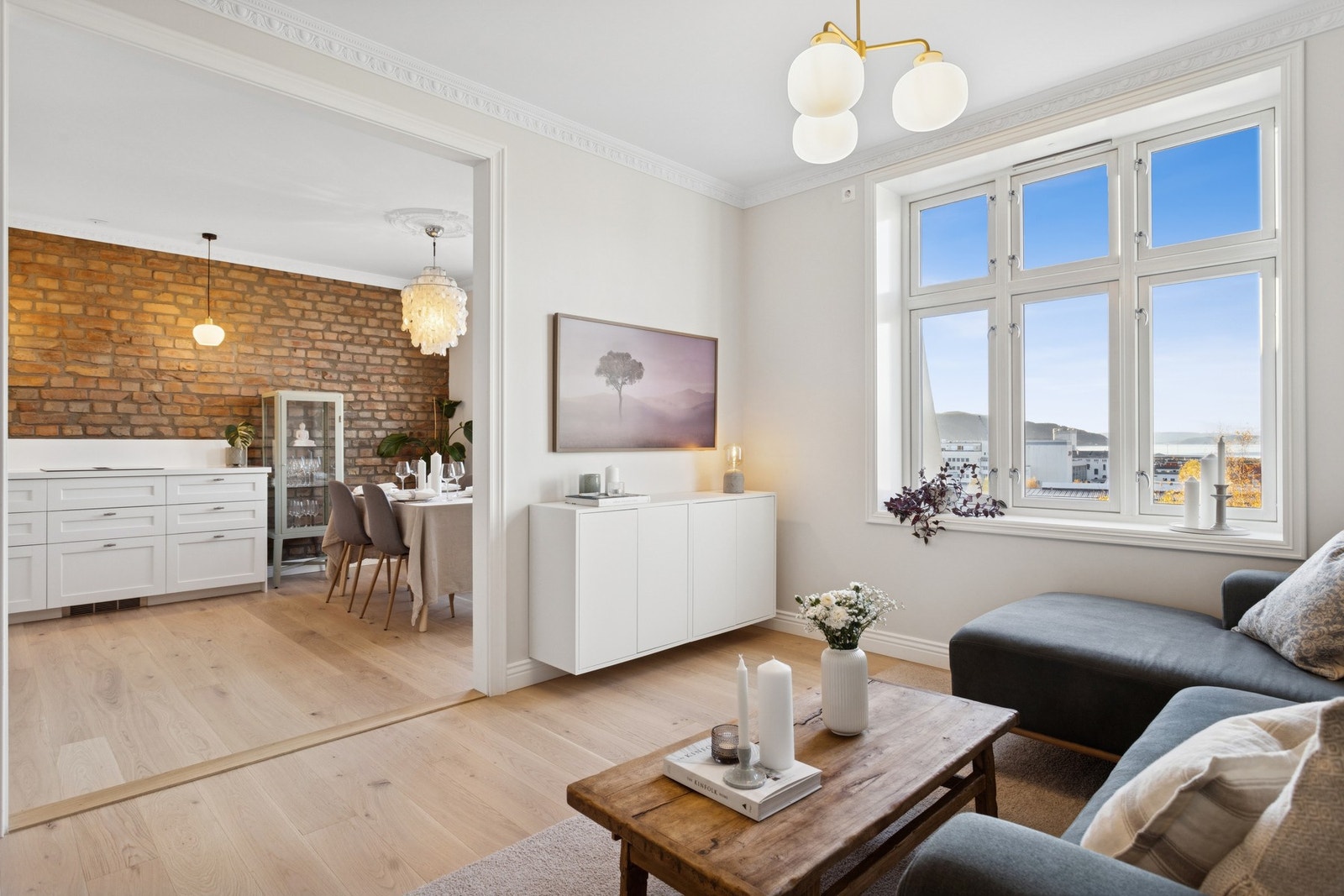 EiendomsMegler 1 ved Stine Nielsen har gleden av å presentere en innbydende og sjarmerende leilighet med gjennomført stil i Gardemoens gate 11A! Foto: EFEKT, (Frode Vigtil) Galleribilde