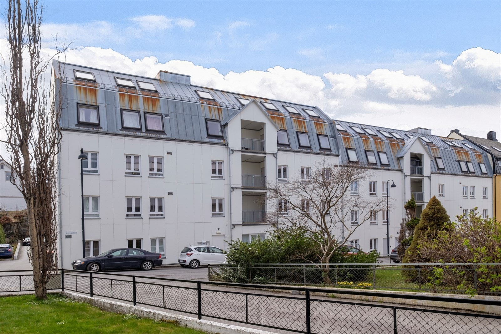 Gang avstand til restauranter, kafèer, bybadet, byparken og dagligvarebutikker Galleribilde