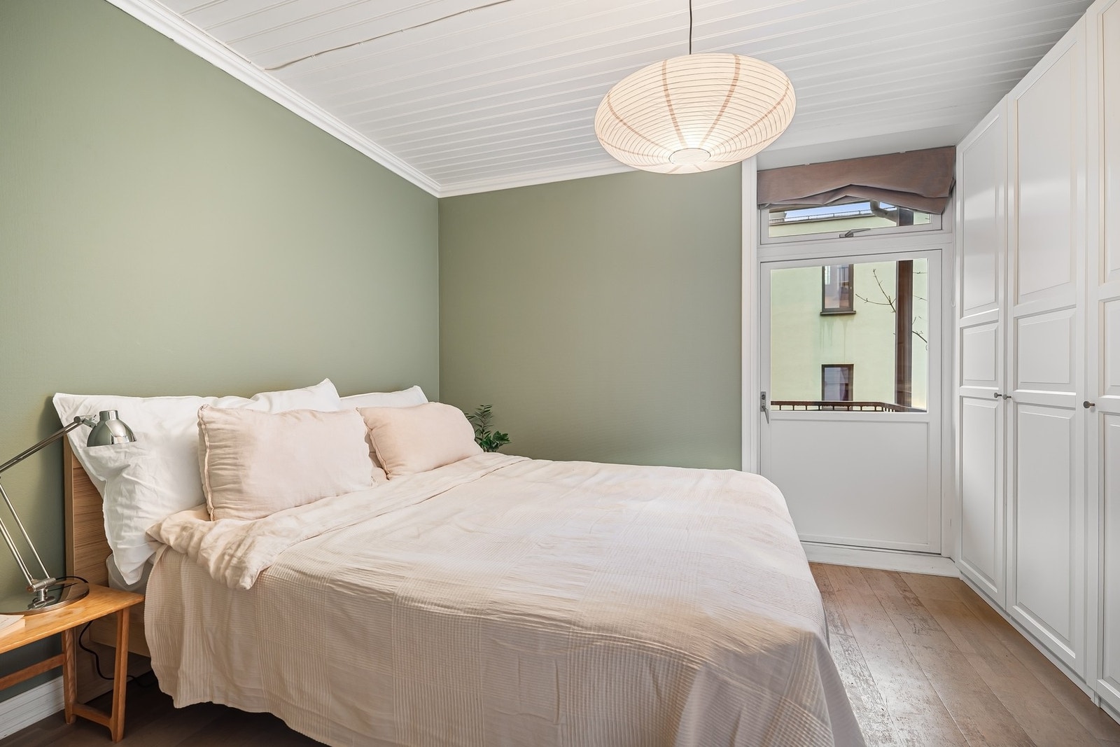 Soverom av god størrelse, vendt mot rolig bakgård Galleribilde