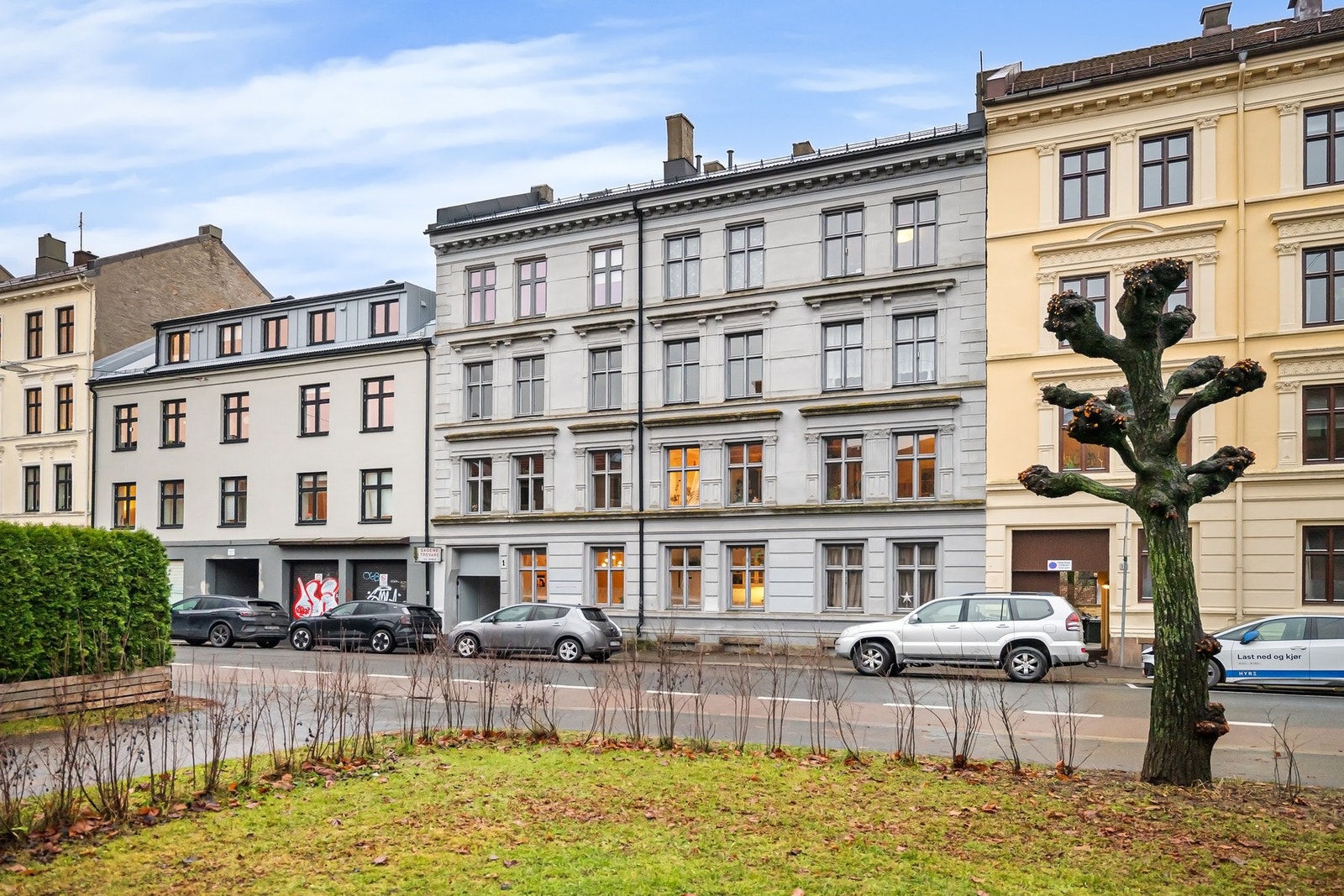 Velkommen til visning i et hyggelig nærområde. Gaten er enveiskjørt Galleribilde