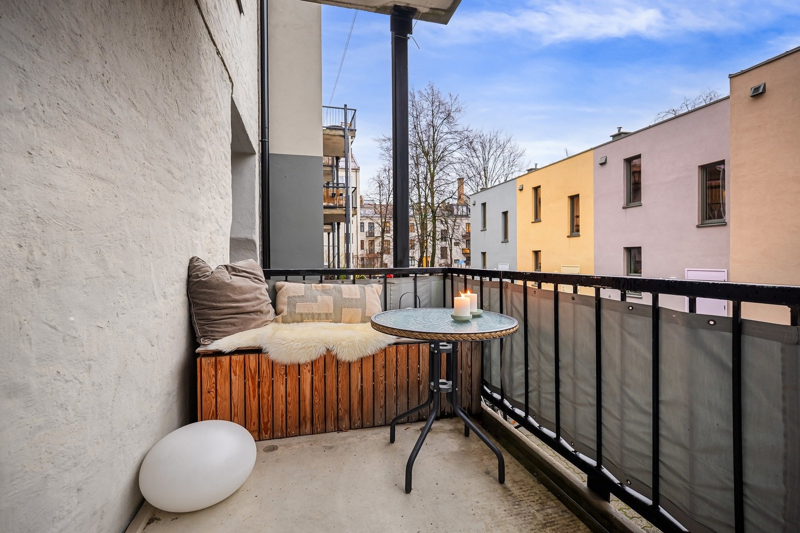 Balkong med gode solforhold utenfor soverommet Galleribilde