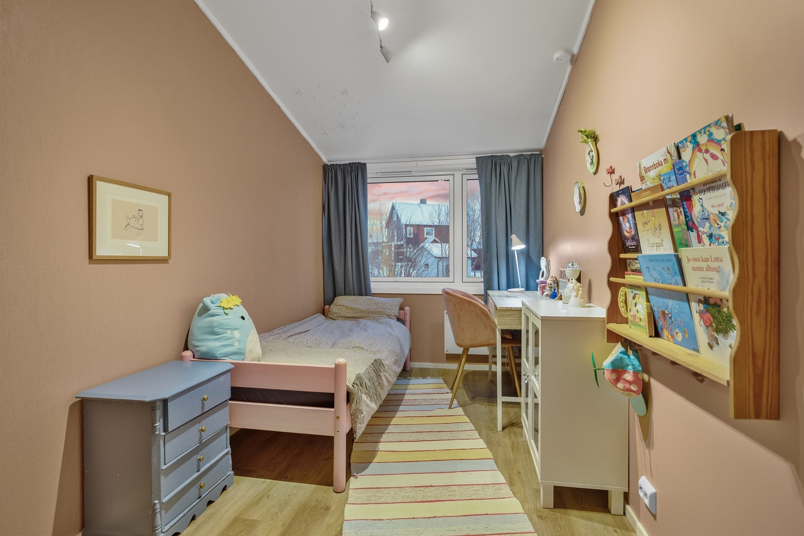 Dette soverommet fungerer ypperlig som et gjesterom eller hjemmekontor. Galleribilde