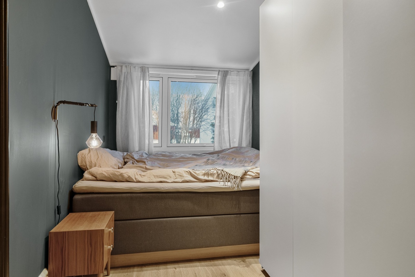 Alle soverommene har overflater malt i et behagelig fargevalg. Galleribilde