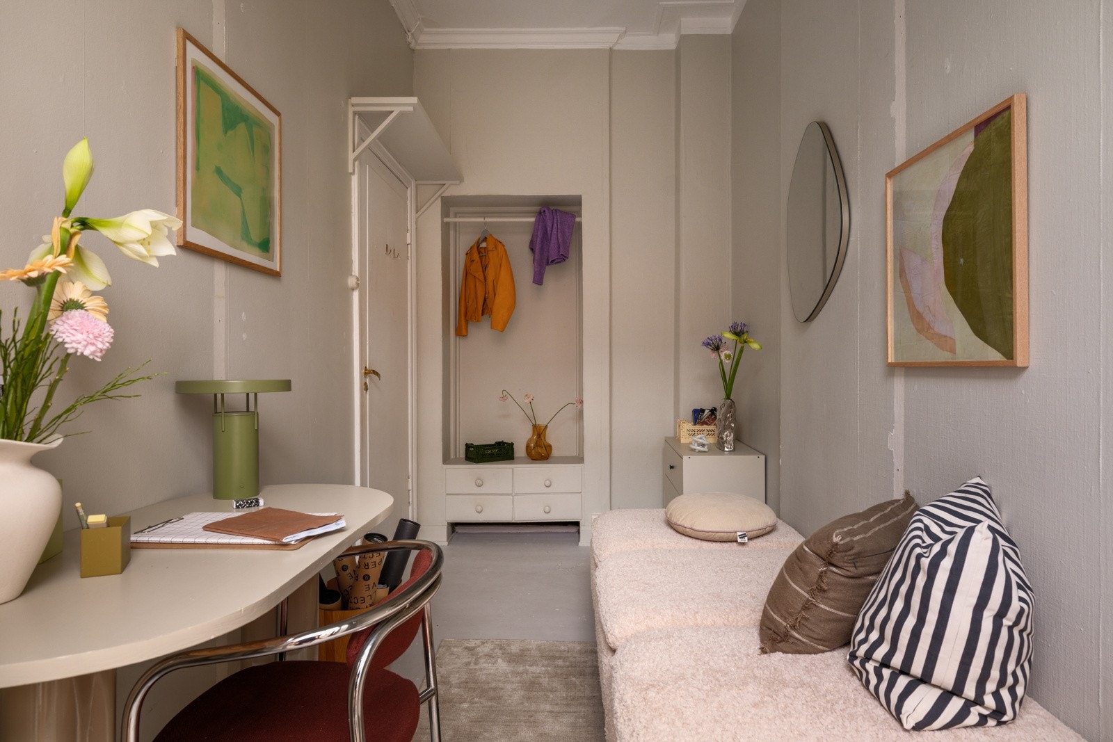 Soverommet har malte originale heltre gulv og malt strie på veggene. Galleribilde