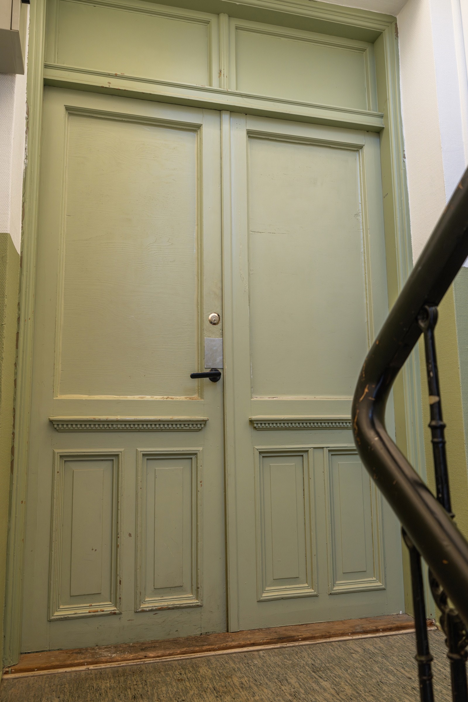 Inngangdøren til leiligheten. Galleribilde