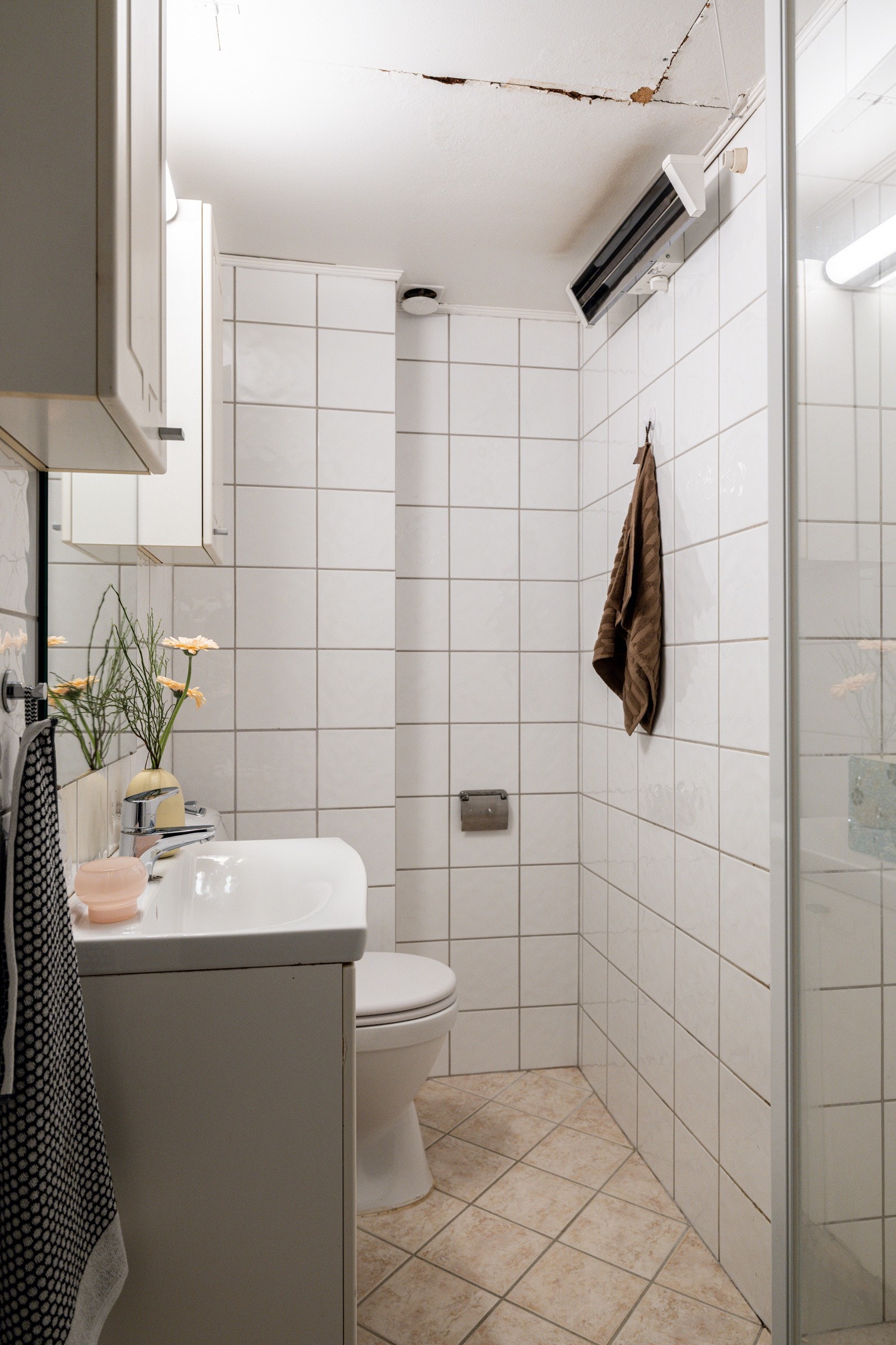 Leiligheten har et eldre baderom som har fått TG3 i tilstandsrapporten og som må totalrenoveres. Galleribilde